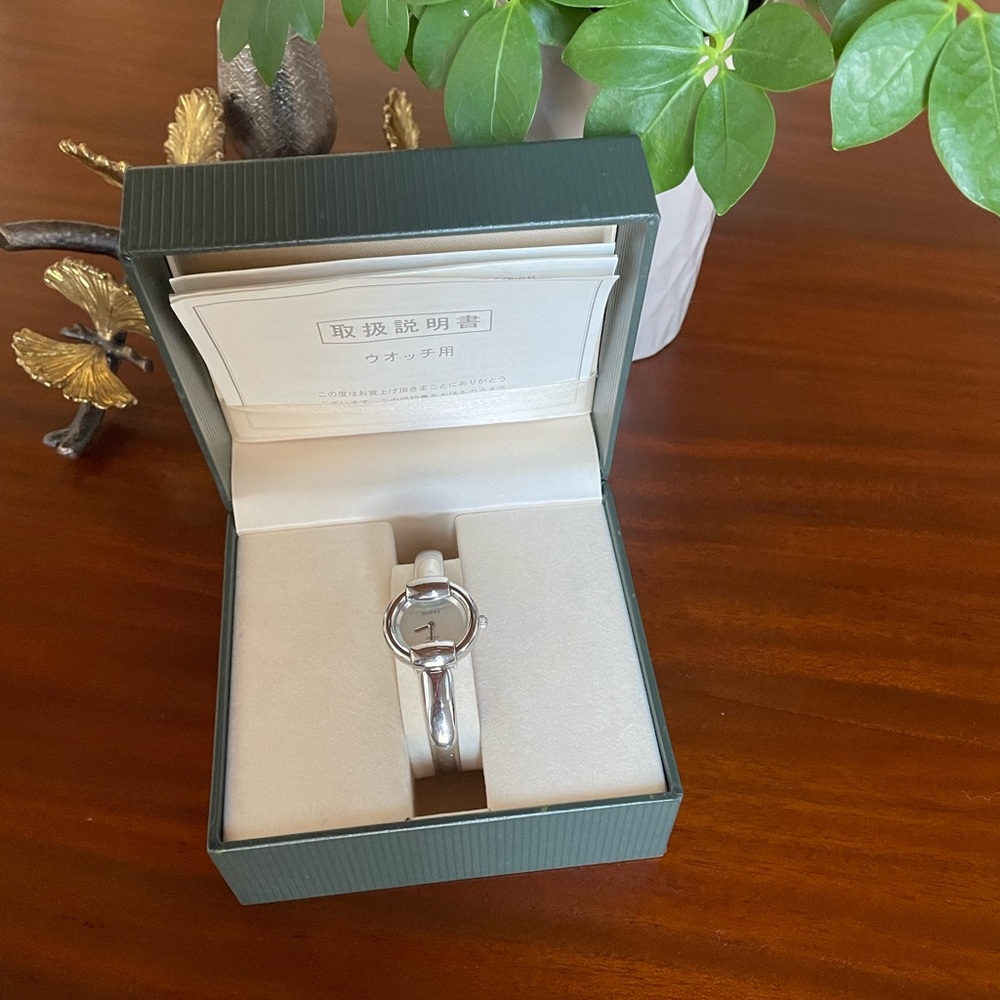 Authentic Gucci Watch 1400L  25mm. Women's Swiss Dial